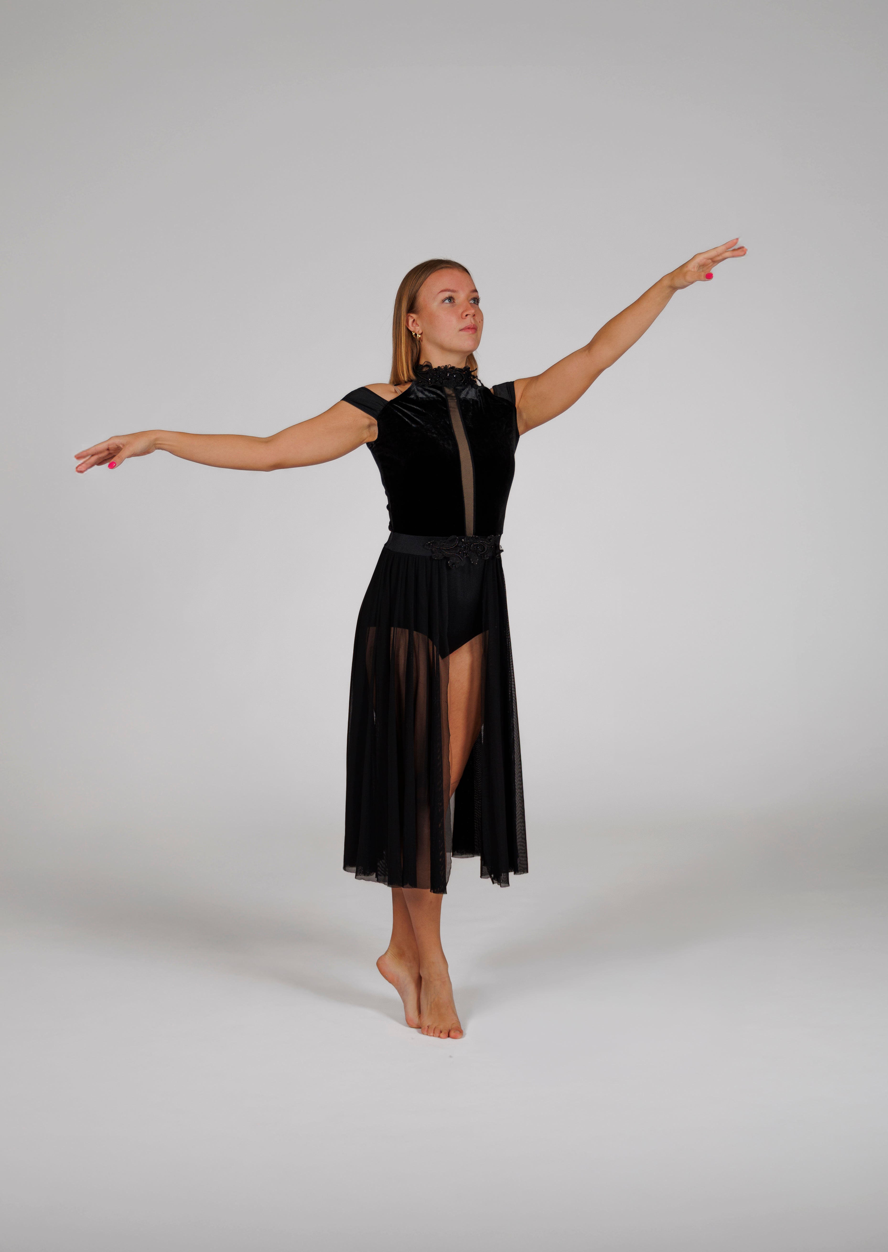 Weissmann LA musta mekko